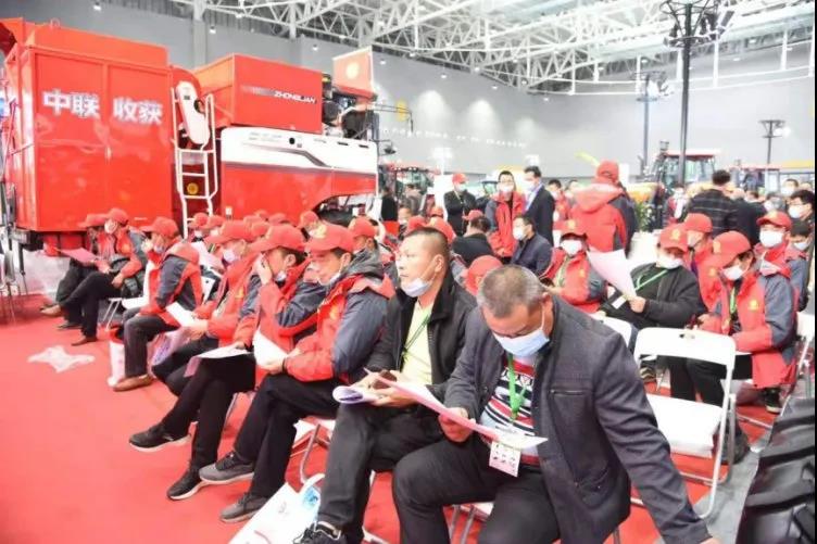 秉承“用戶
”價值理念 鄭州中聯(lián)農(nóng)機(jī)用戶俱樂部成立