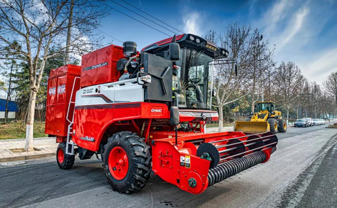 農(nóng)民致富神器原來是——鄭州中聯(lián)收獲花生撿拾收獲機(jī) 神器1.jpg