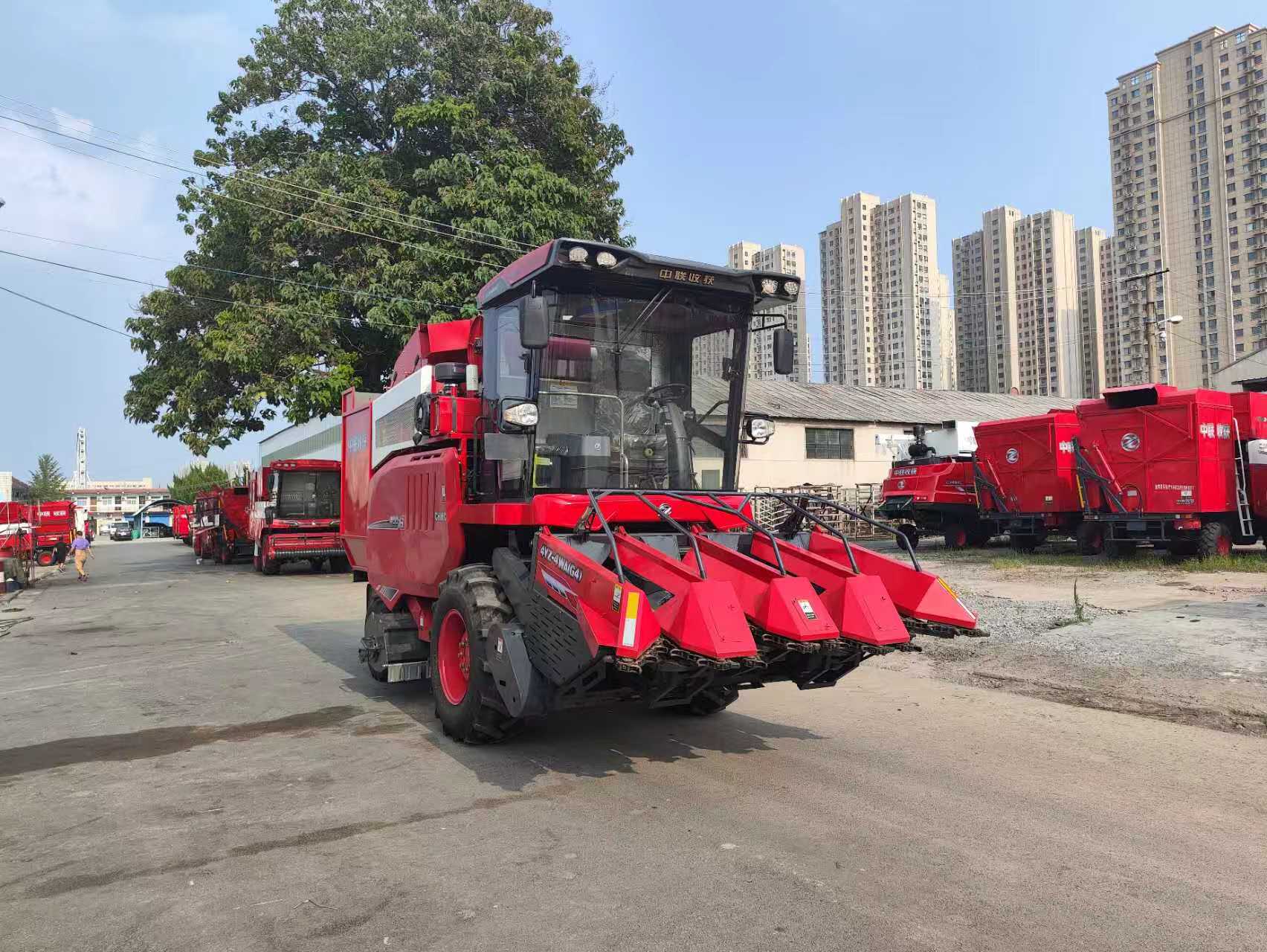 中聯(lián)收獲玉米機 用戶說好才是真的好 4YZ-4WA自走式玉米收獲機