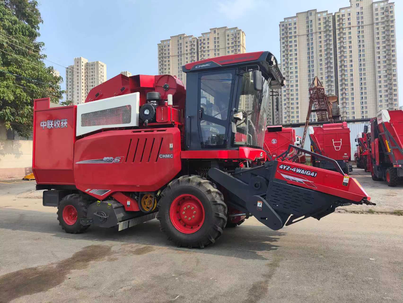 中聯(lián)收獲玉米機 用戶說好才是真的好 4YZ-4WA自走式玉米收獲機